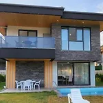 Villa Cesur C4 Oezel Havuzlu *
