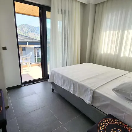 Cesur C4 Oezel Havuzlu Villa *