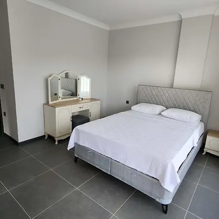 Cesur Oezel Havuzlu Villa *