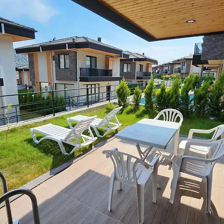 Cesur C4 Oezel Havuzlu Dalaman