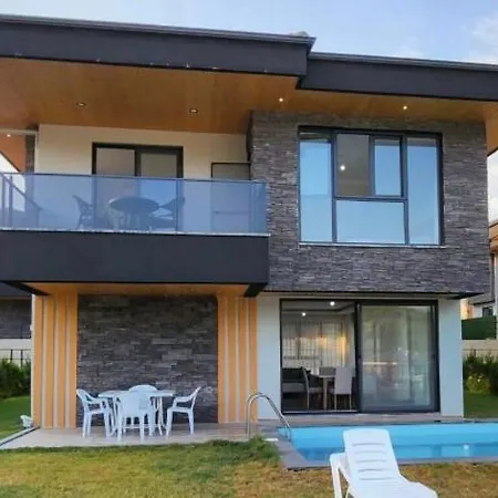 Villa Cesur C4 Oezel Havuzlu *